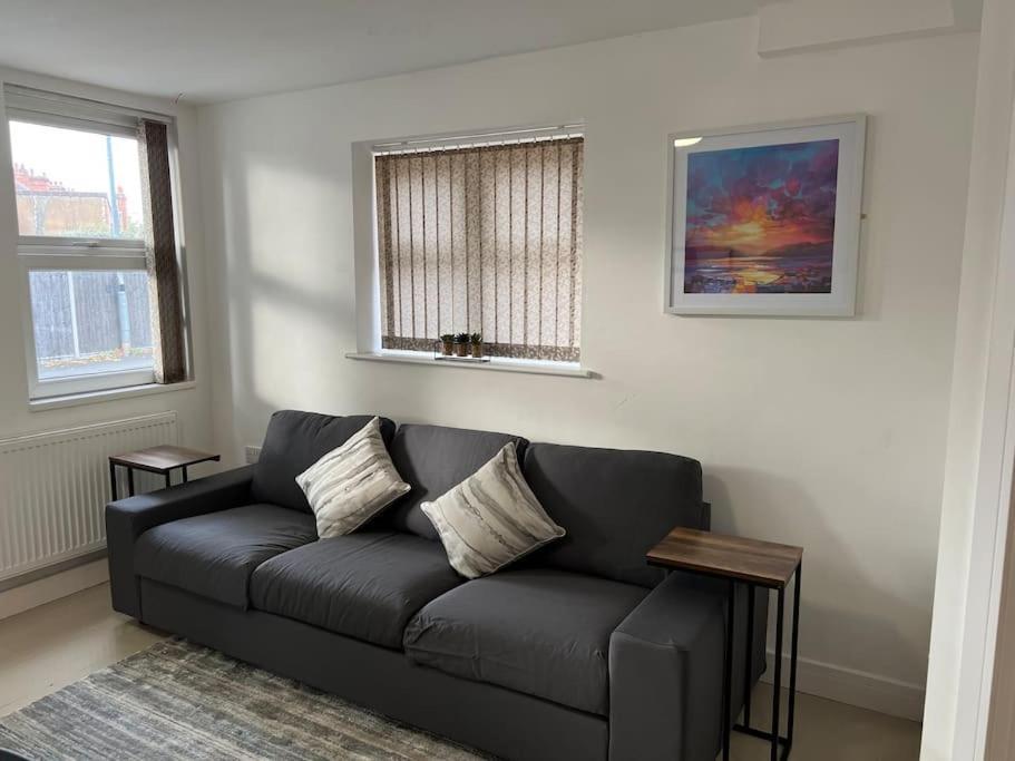 Lovely 2 Bedroom 2 Bathroom Apartment With Parking Loughborough Exterior photo